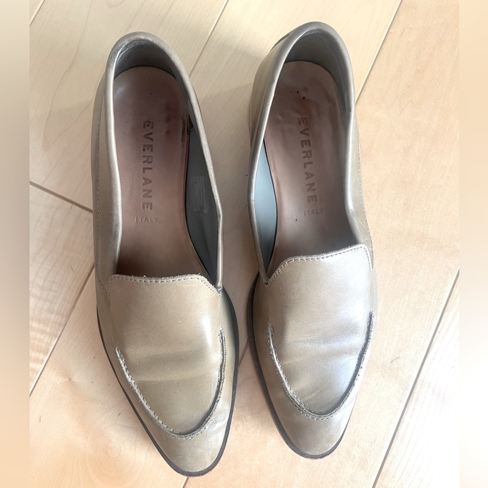 Everlane modern loafer / olive leather / size 8